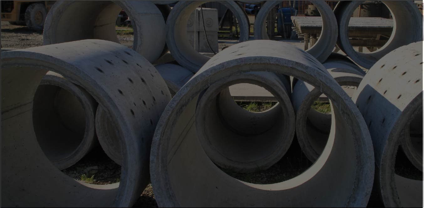 Concrete pipes arranged in the production yard
