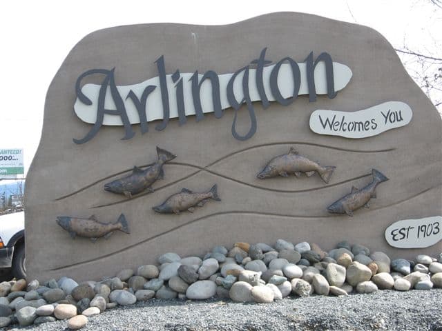 Arlington welcome sign with decorative fish sculptures